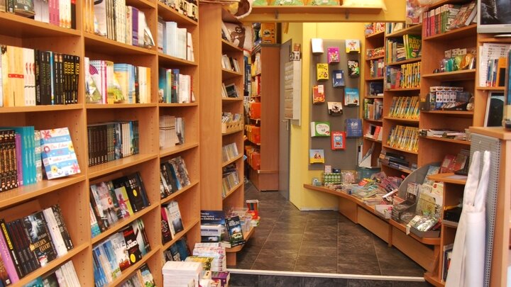 Inhaberin - bei Bücher und mehr